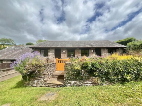 3 bedroom barn conversion with swimming pool, tennis court and more!